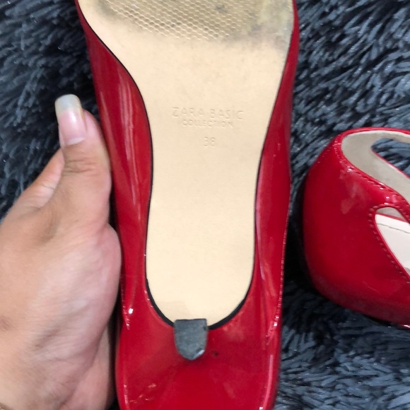 Red point toed heels - Picture 2 of 3